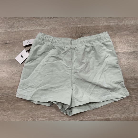 K131 NWT ARITZIA TNA The Big Easy Shorts Womens S Small Light Green Stretchy - Picture 1 of 9